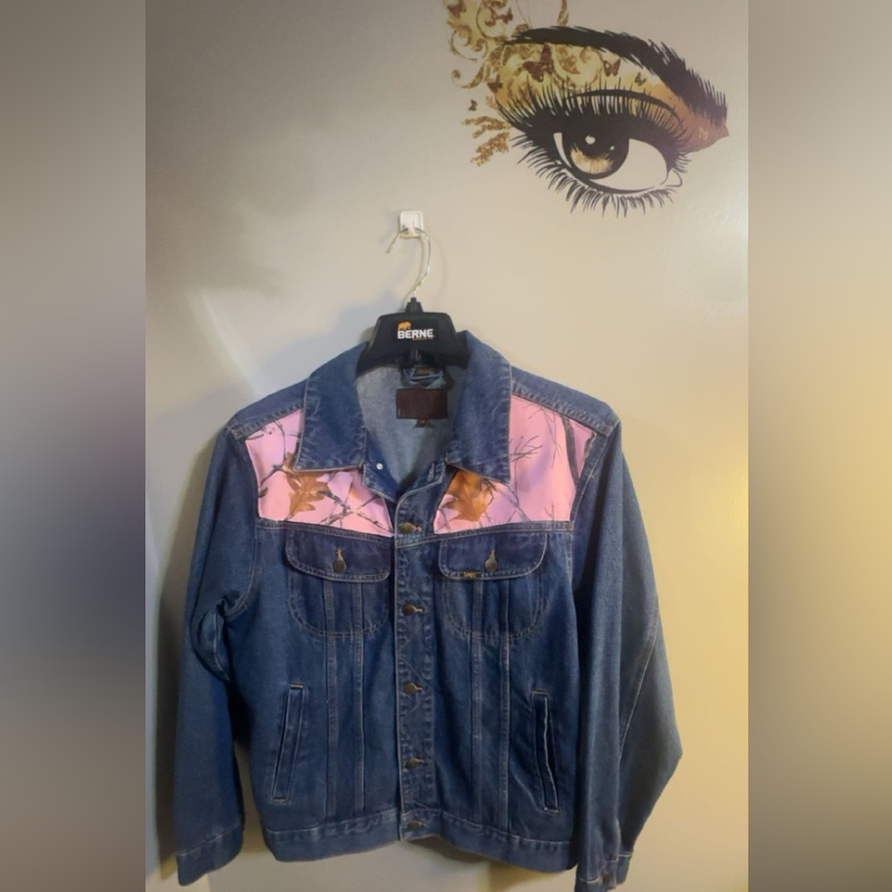 Vintage LEE Denim Jacket with pink camouflage accents.